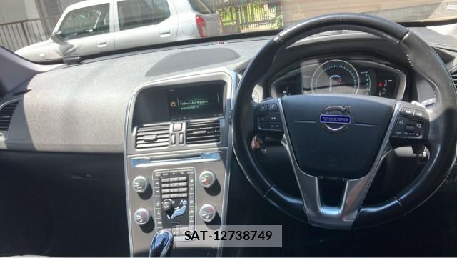 Volvo XC60 2016-01 8651256-16