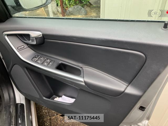 Volvo XC60 2014-02 8652760-7
