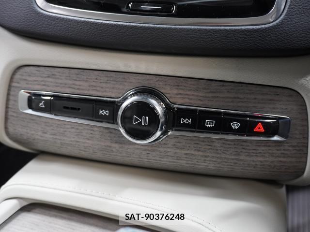 Volvo XC90 2022-03 8647915-10