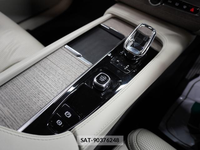 Volvo XC90 2022-03 8647915-11