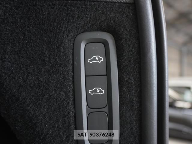 Volvo XC90 2022-03 8647915-17