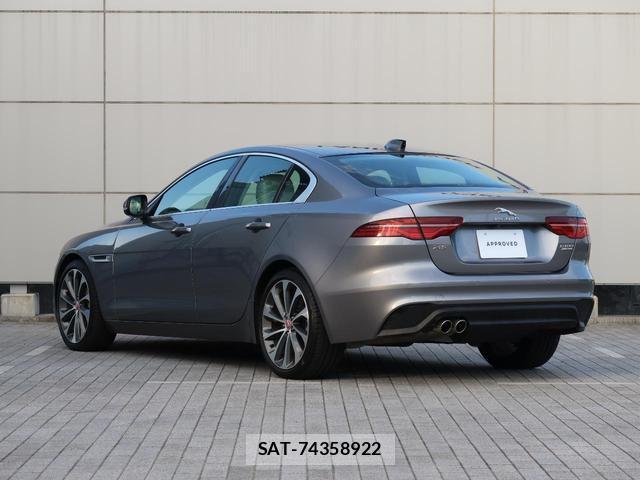 Jaguar XE 2019-07 8648249-18