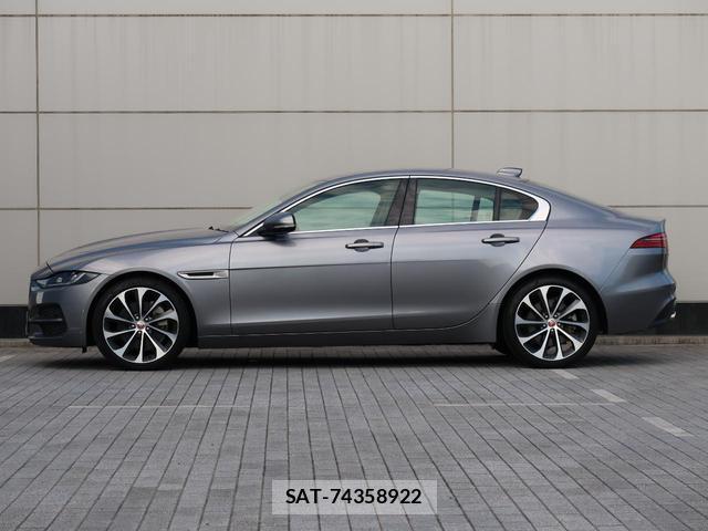 Jaguar XE 2019-07 8648249-19