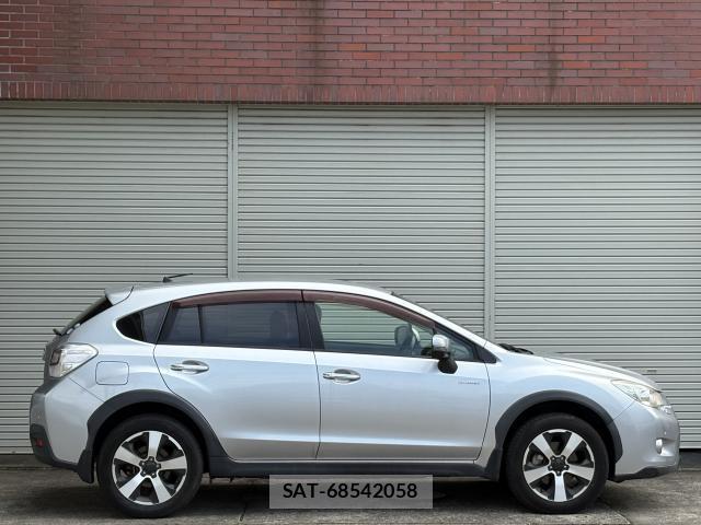 Subaru XV HYBRID 2013-08 8647131-3