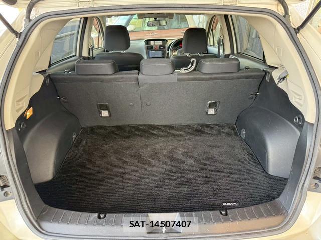 Subaru XV 2013-03 8649380-9