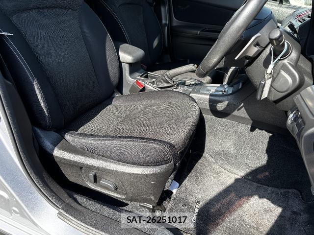 Subaru XV 2013-08 8651929-13