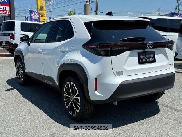 Toyota YARIS CROSS 2026-08 8648166-12