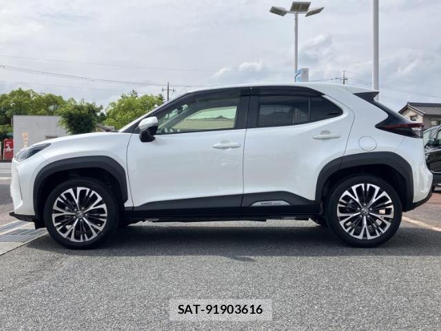 Toyota YARIS CROSS 2022-03 8648742-1