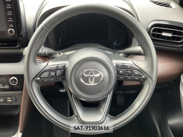 Toyota YARIS CROSS 2022-03 8648742-12