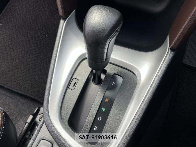 Toyota YARIS CROSS 2022-03 8648742-15