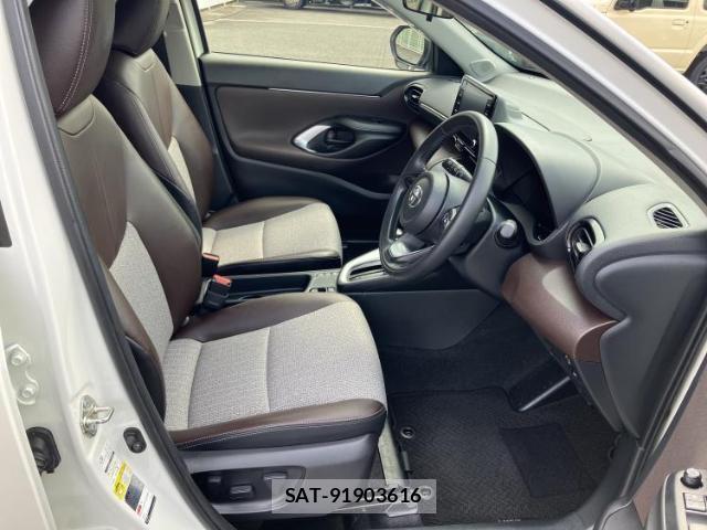 Toyota YARIS CROSS 2022-03 8648742-4