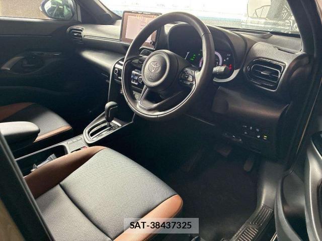 Toyota YARIS CROSS 2025-03 8648899-10