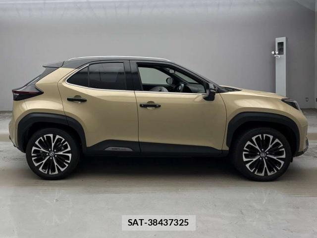 Toyota YARIS CROSS 2025-03 8648899-11