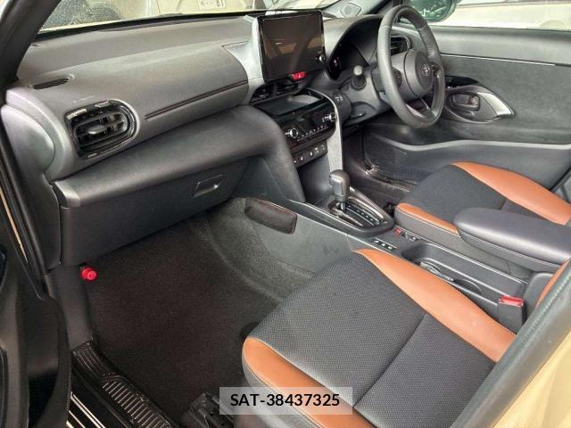 Toyota YARIS CROSS 2025-03 8648899-5