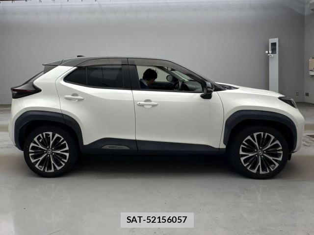 Toyota YARIS CROSS 2021-06 8649086-12