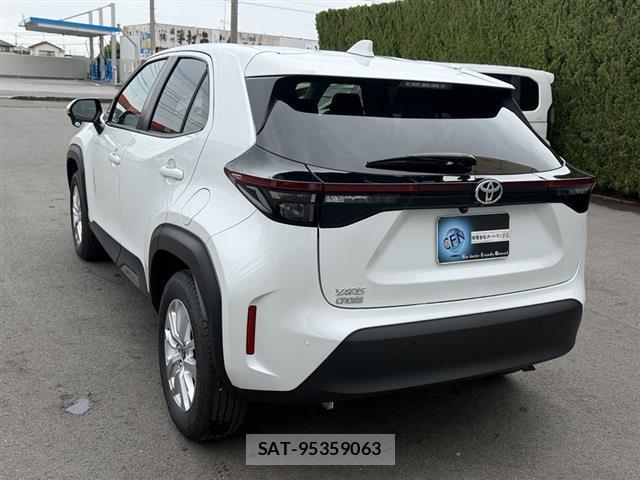 Toyota YARIS CROSS 2025-06 8650903-13