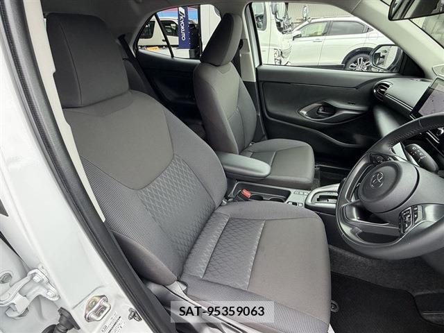 Toyota YARIS CROSS 2025-06 8650903-16