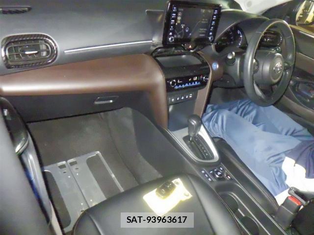 Toyota YARIS CROSS 2021-02 8650982-2