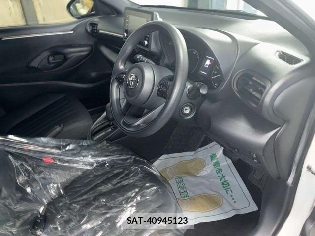 Toyota YARIS 2023-07 8647026-3