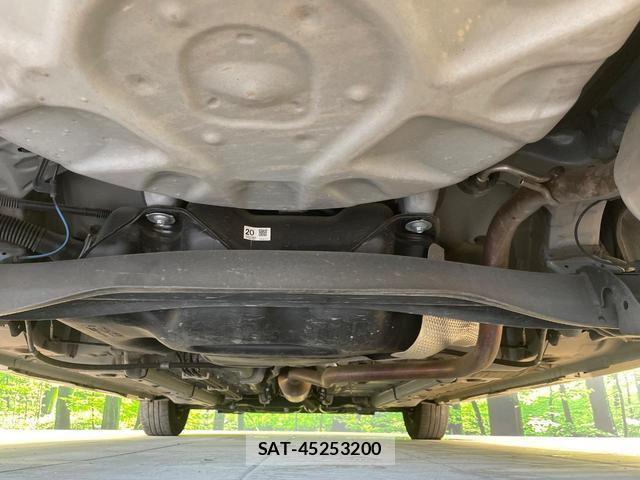 Toyota YARIS 2023-04 8647478-18