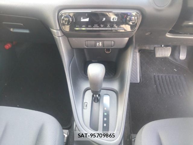 Toyota YARIS 2023-09 8647664-11