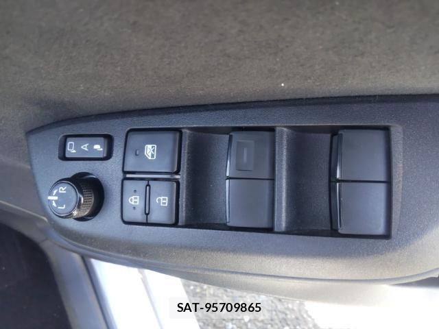 Toyota YARIS 2023-09 8647664-13