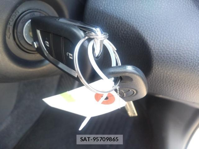 Toyota YARIS 2023-09 8647664-14