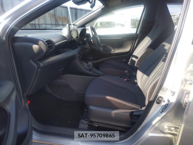 Toyota YARIS 2023-09 8647664-15