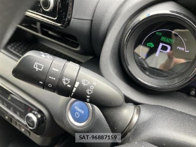 Toyota YARIS 2020-07 8648863-17