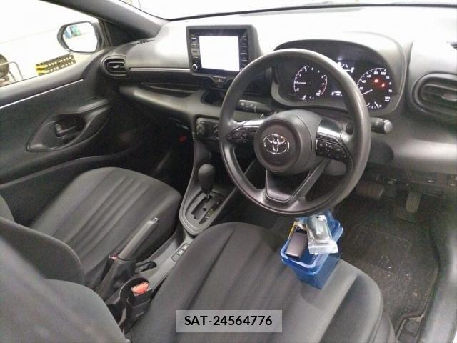 Toyota YARIS 2023-08 8649263-2