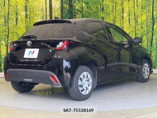 Toyota YARIS 2023-08 8649446-16