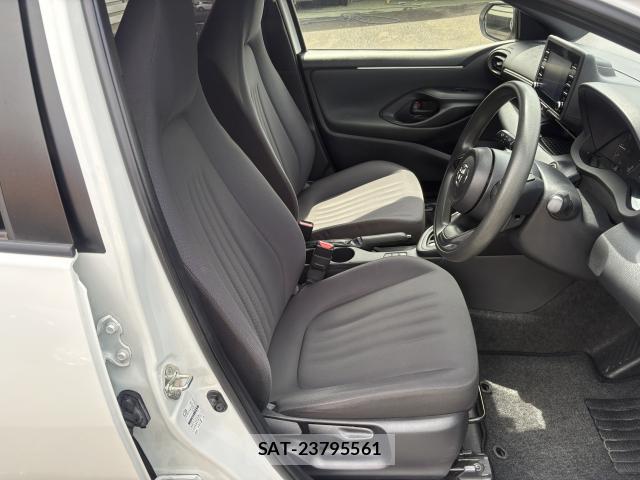 Toyota YARIS 2021-07 8649751-12