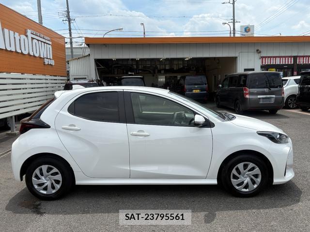 Toyota YARIS 2021-07 8649751-18
