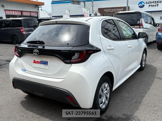 Toyota YARIS 2021-07 8649751-19