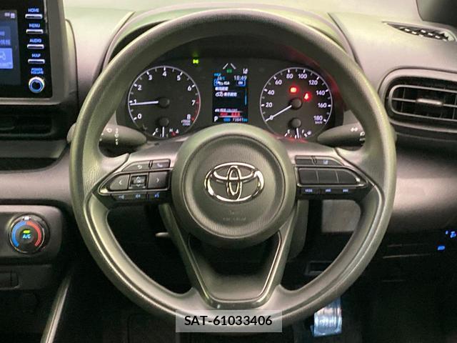 Toyota YARIS 2021-07 8649837-10