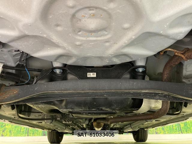 Toyota YARIS 2021-07 8649837-18