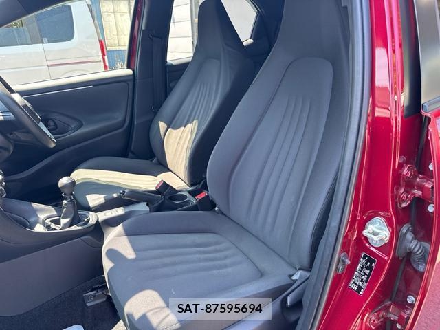 Toyota YARIS 2020-04 8649923-12