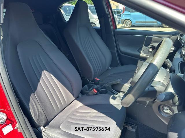 Toyota YARIS 2020-04 8649923-6