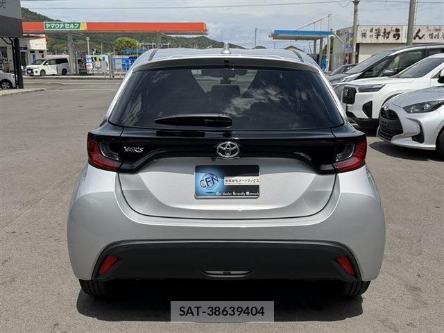Toyota YARIS 2021-08 8650897-18
