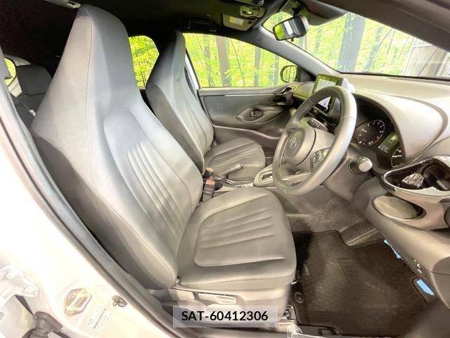 Toyota YARIS 2025-07 8651572-7
