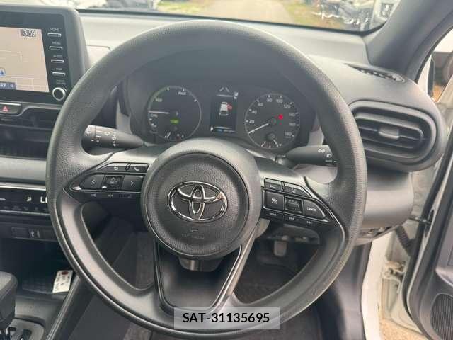 Toyota YARIS 2023-07 8651788-14