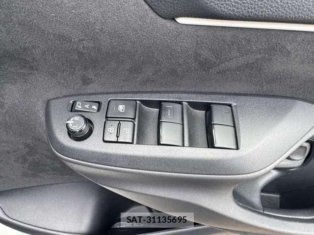 Toyota YARIS 2023-07 8651788-15