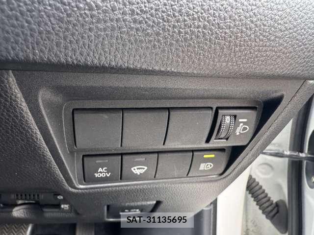 Toyota YARIS 2023-07 8651788-16