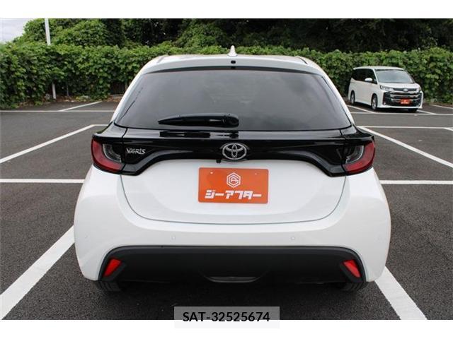 Toyota YARIS 2024-09 8651907-10