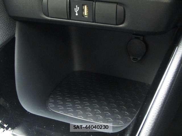 Toyota YARIS 2022-03 8652336-11