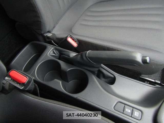 Toyota YARIS 2022-03 8652336-13