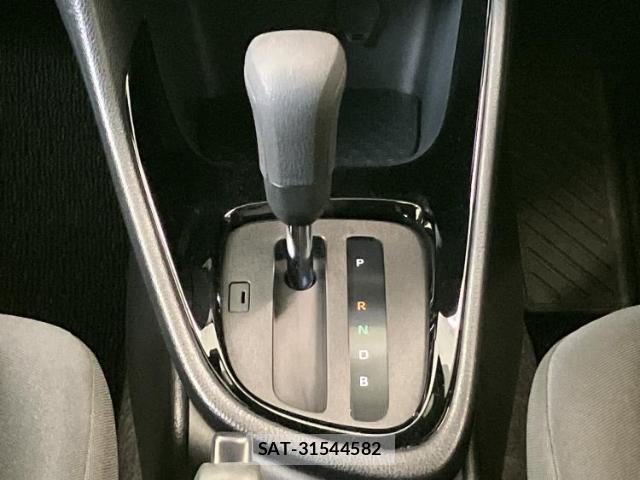 Toyota YARIS 2020-09 8652377-16