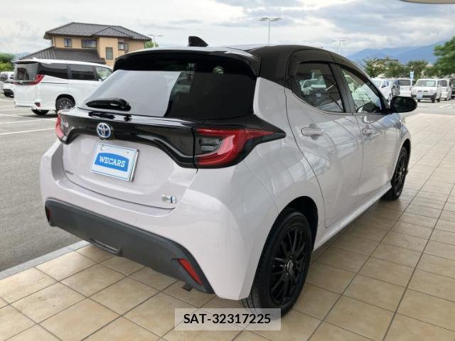 Toyota YARIS 2020-07 8653733-2