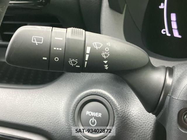 Toyota YARIS 2024-06 8653830-16