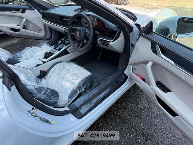 Porsche 911 2026-07 8691951-12